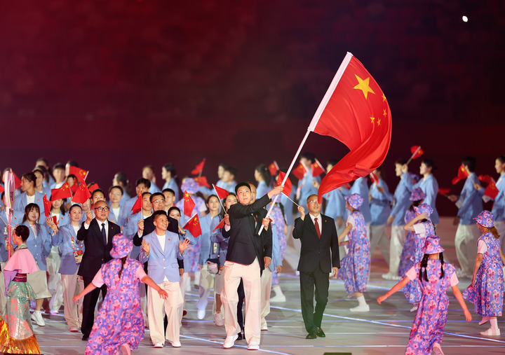 9月19日，中国体育代表团在开幕式上入场。新华社记者 邓华 摄